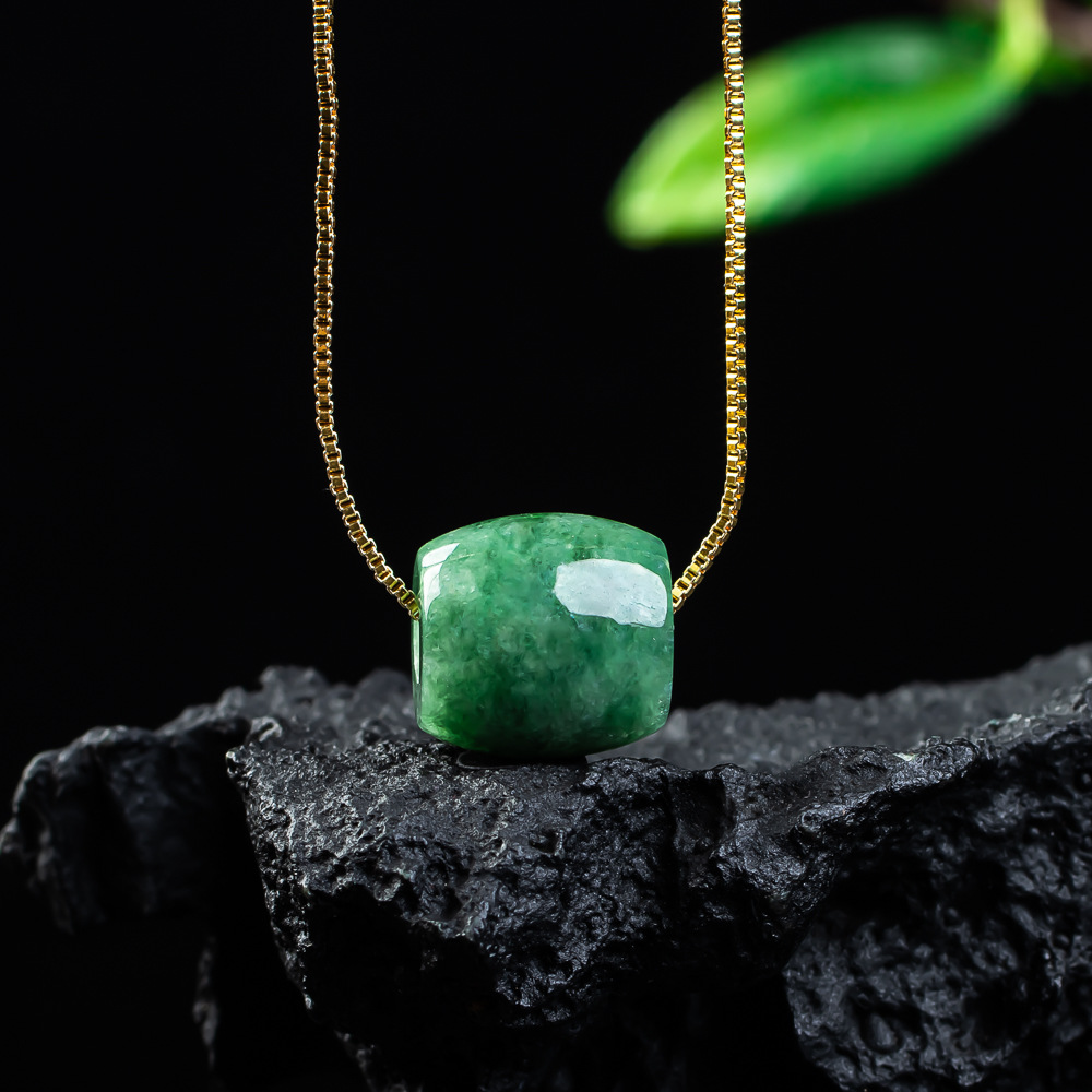 Vintage Fashion Accessories - Naturalny, prawdziwy jadeitowy wisiorek z jadeitu