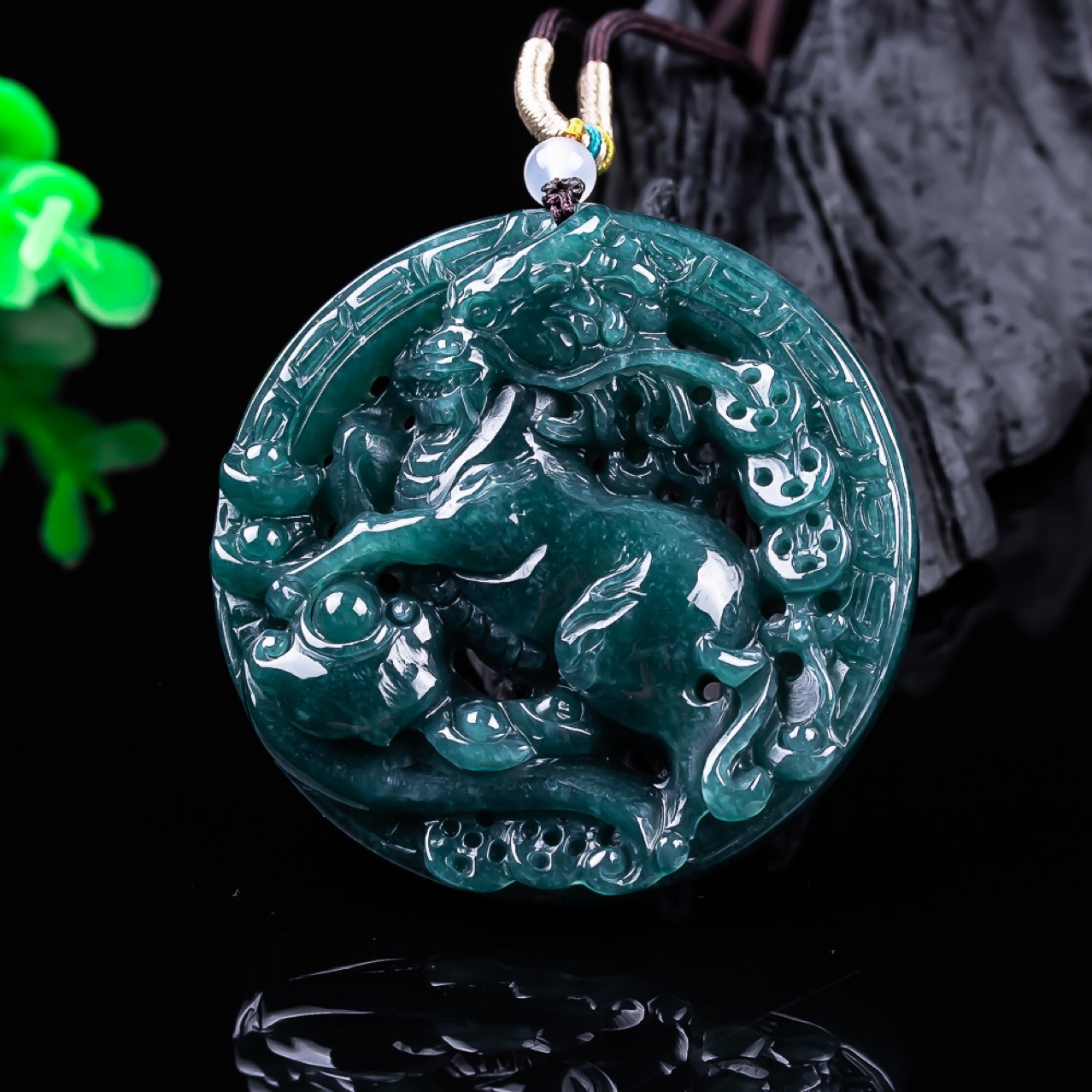 Pendant z jadeitu birmańskiego – Vintage Fashion Accessories recenzja i cena